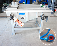 降溫直線振動篩分為水冷降溫與風冷降溫兩種，兩種不同降溫方式的選擇取決于物料本身和用戶需要降到多少度以及投資成本的考慮。